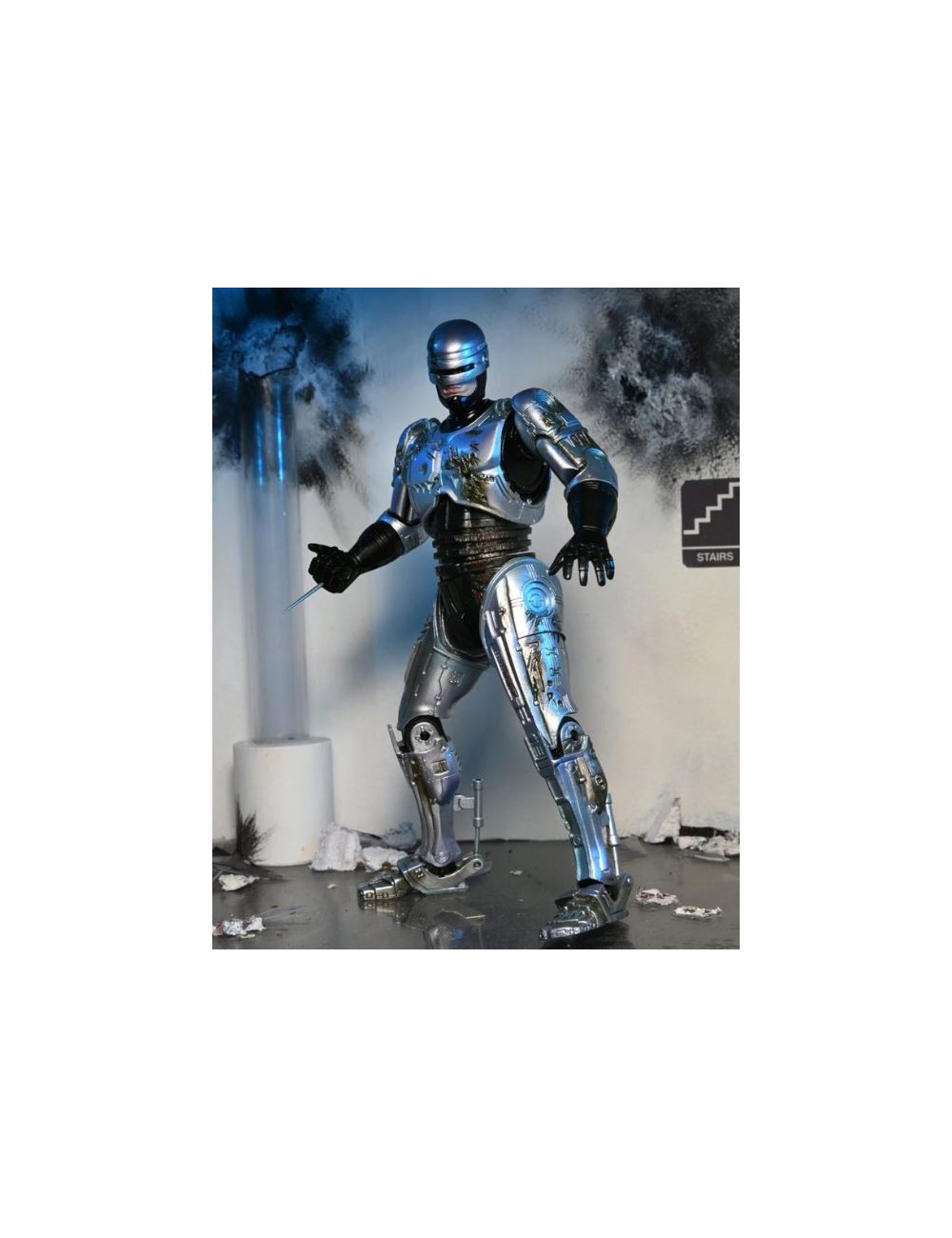 Robocop - Battle Damaged Robocop Witch Chair 18cm