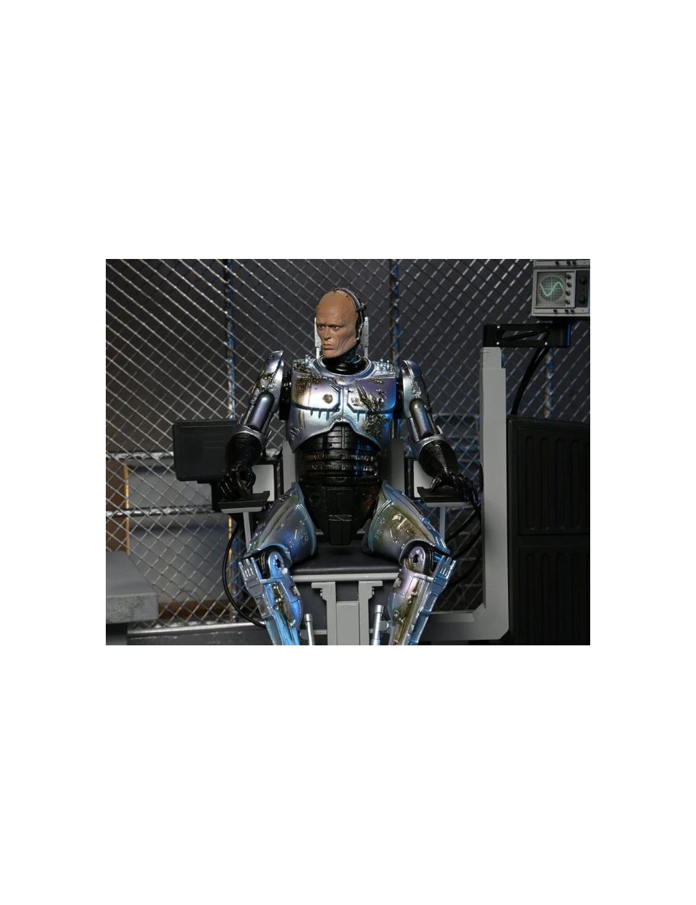 Robocop - Battle Damaged Robocop Witch Chair 18cm