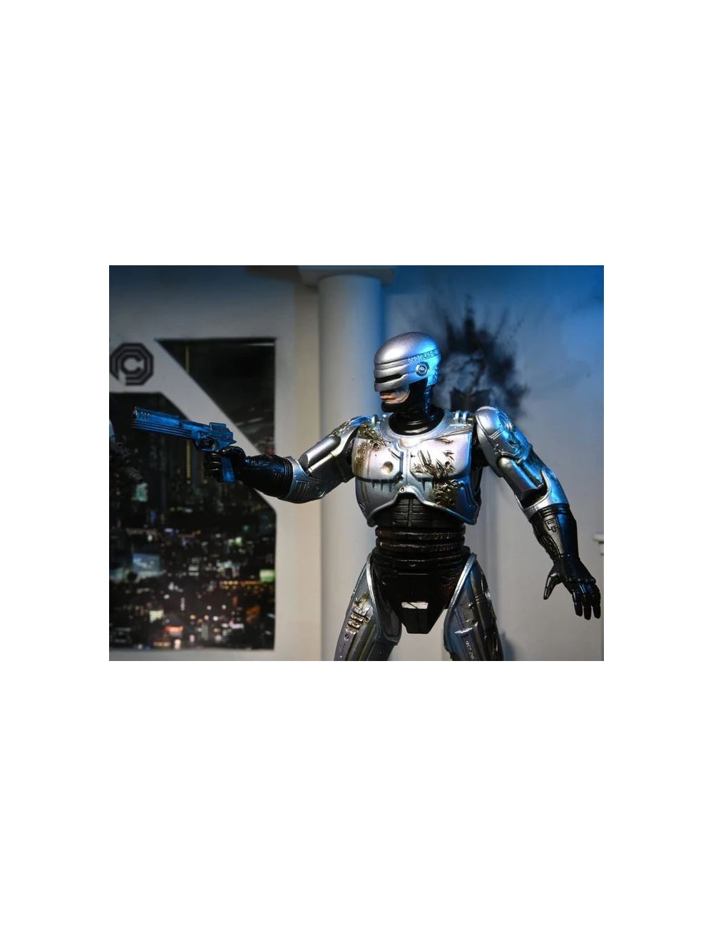 Robocop - Battle Damaged Robocop Witch Chair 18cm