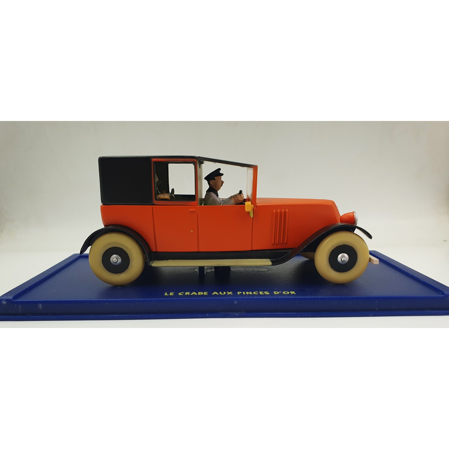 Tintin Editions Atlas No. 46 Red Renault NN Taxi from The Crab