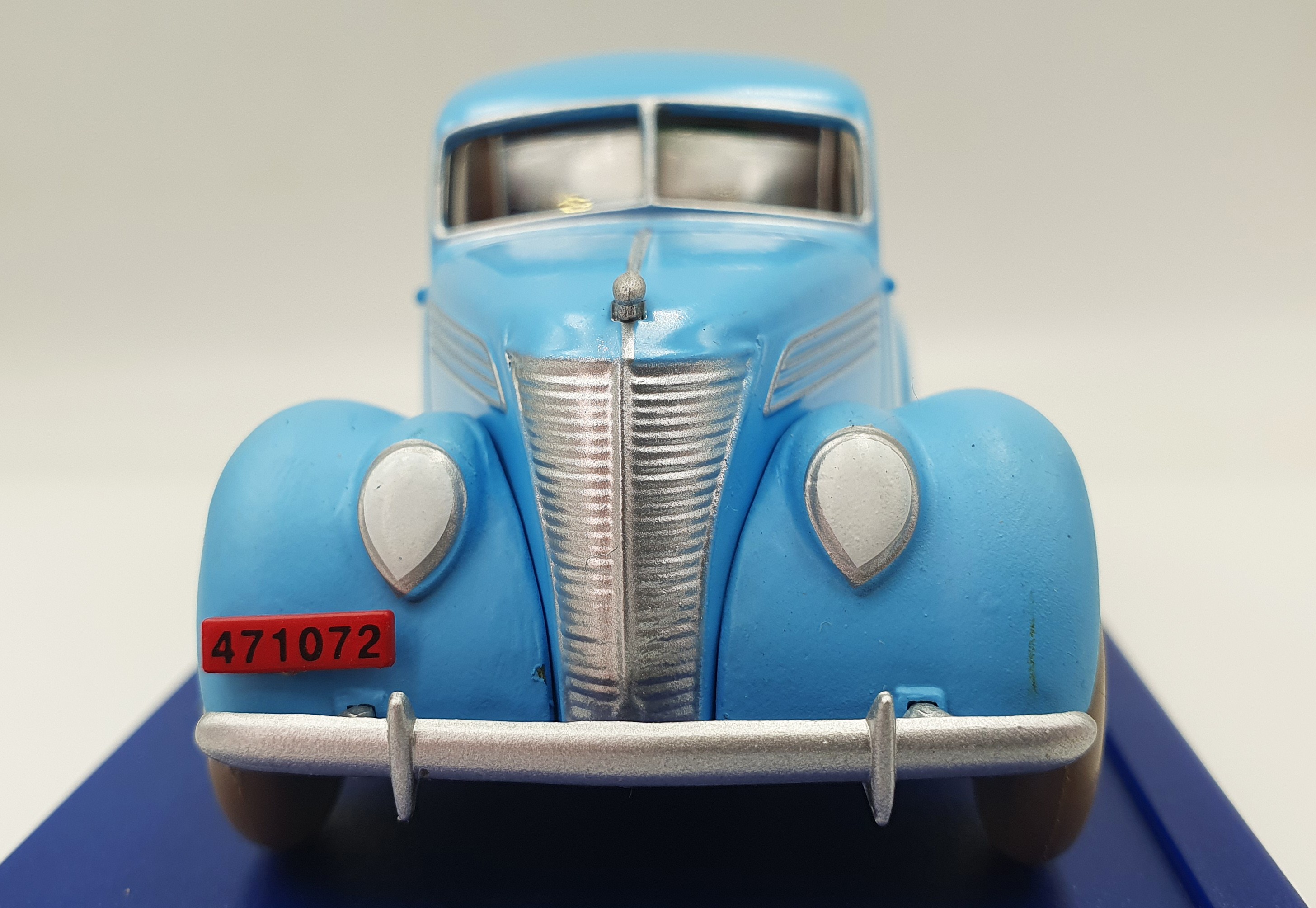 Tintin Editions Atlas No. 25 Blue Ford Taxi from The Seven Crystal